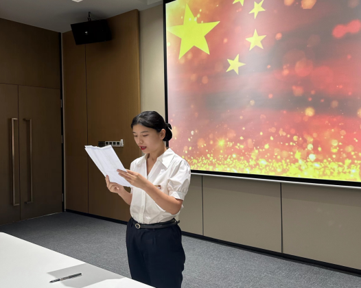 诵红色经典 庆党的生日