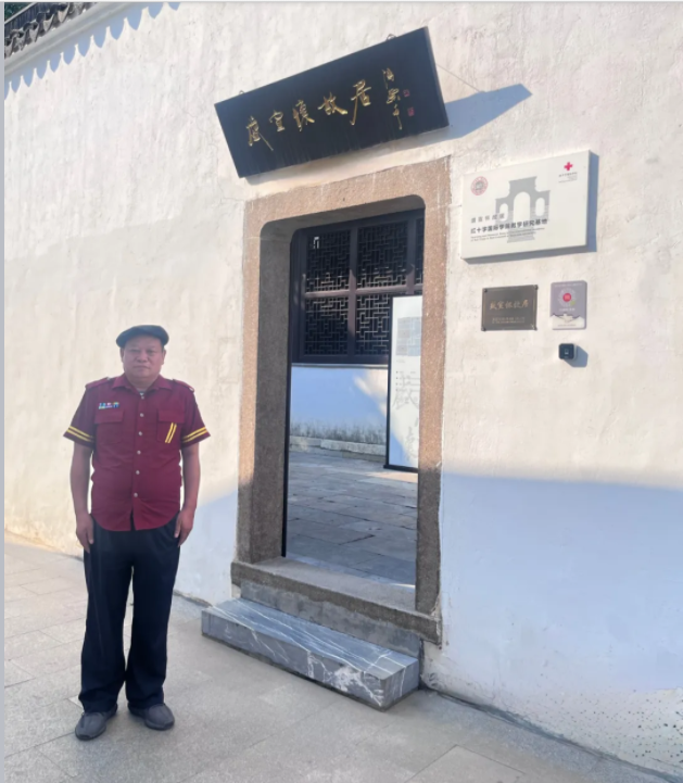勇擒小偷护财产