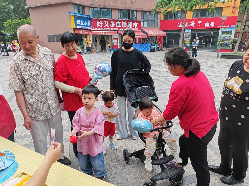 蔷薇家园六一嗨翻天，物业陪娃乐无限