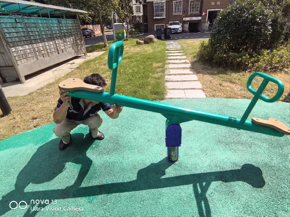 筑牢“童”心防线！怡景名园定期开展乐园设施专项检修