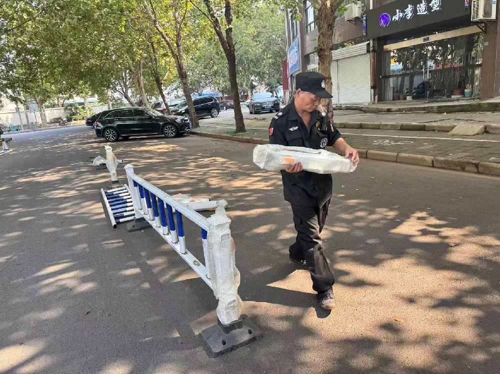 江南佳园物业齐心解民忧 ，筑牢安全“防护墙”